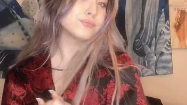 DO U LIKE THIS TYPE OG GIRLS ? (