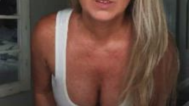 Horny milf showing off