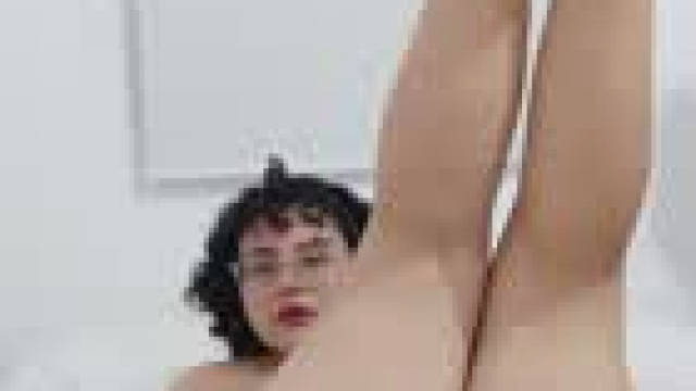 Cute and sexy Latina available for sext and cam