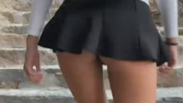 Slutty Tourguide flashes her pussy in public ( link in first comment )