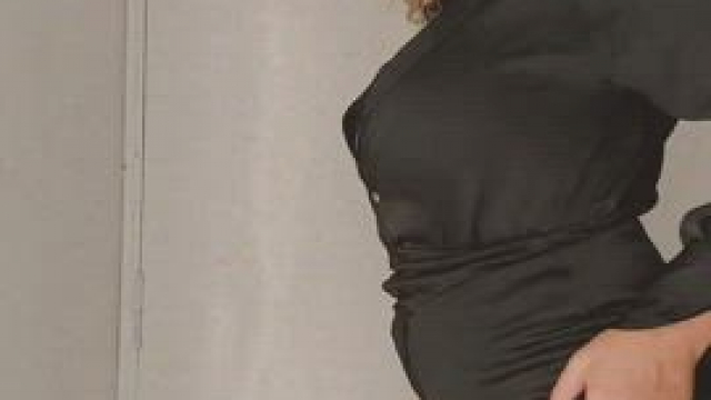 [F37] Don't delay, baby... food is tasty when it's hot.