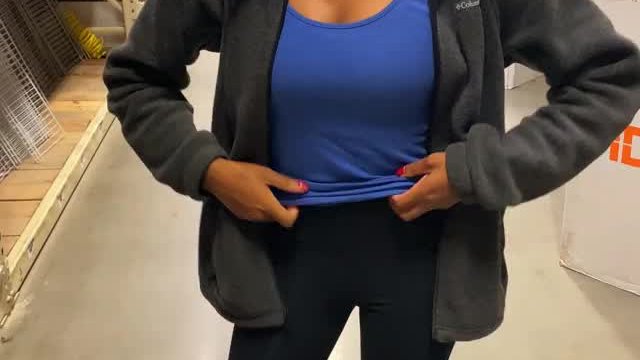 I just can’t stop flashing my tits 