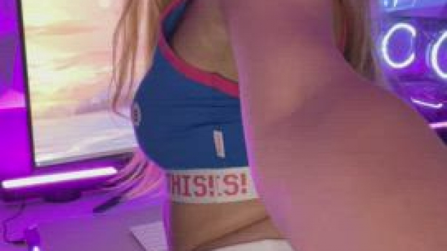 are cute 18 y/o blonde girls ur type