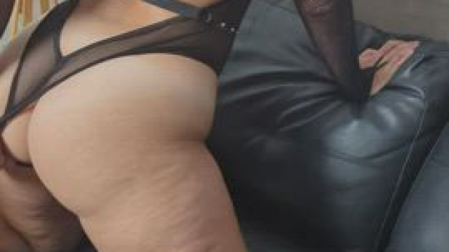 He gives hubby a lesson on how to make my pussy grip [F25]