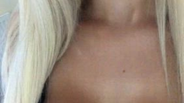 Bimbo lips and tits