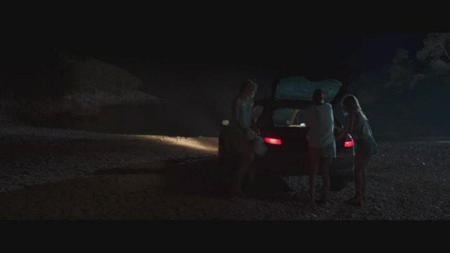 Marie-Jose?e Croze, Virginie Ledoyen & Axelle Laffont - Milf (2020)