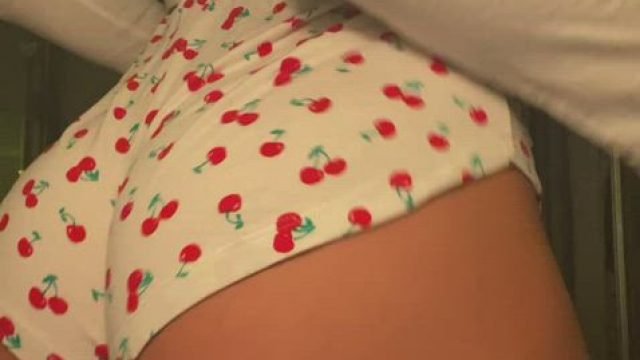 Ass reveal from a British girl