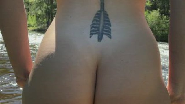 Hikes are always better naked [GIF]