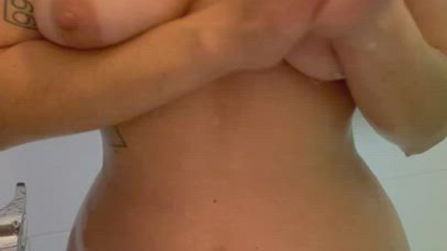 Rub a dub dub [gif]