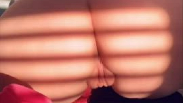 I want you to touch me everywhere the sun hits ??