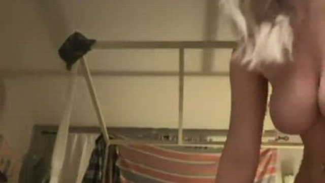 Sexy amateur mounting up