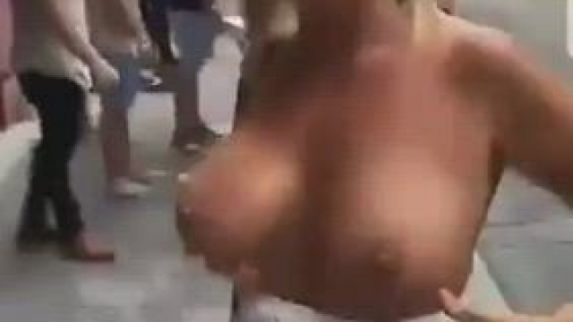 Milf boobies!