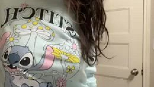 Would you let a Venezuelan girl with my body type come over? [Gif]