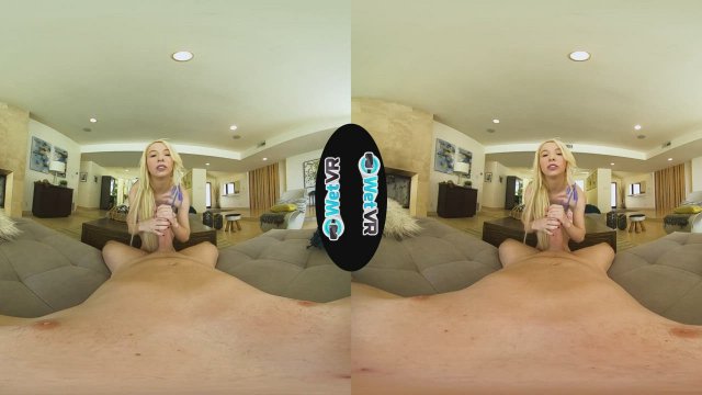 Blonde babe love to suck it