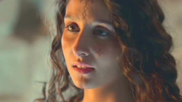 Sarah Perles - Gorgeous butt & tits in 'El Cid'