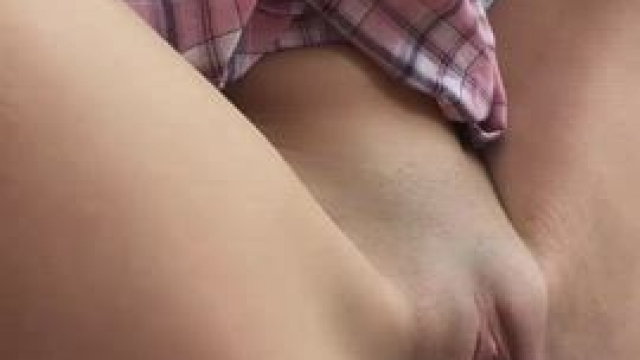 Tight upskirt grip