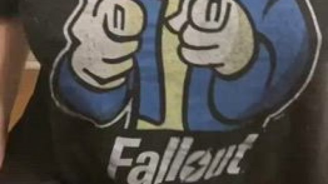 Watch these titties Fall out 