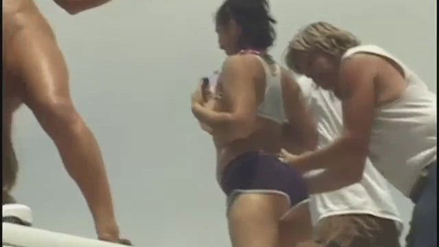 Spring break flashers eating pussy.