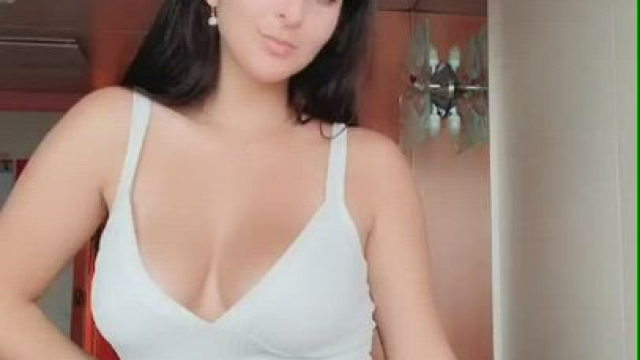 Busty tits reveal