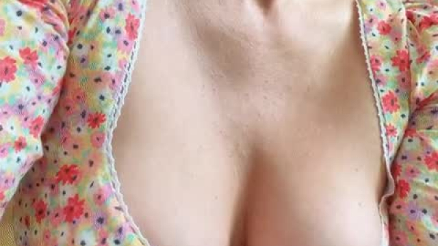 Tight downblouse for your bright morning ????
