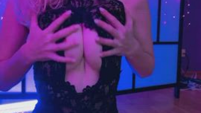 Letting my boobs and pussy free^^