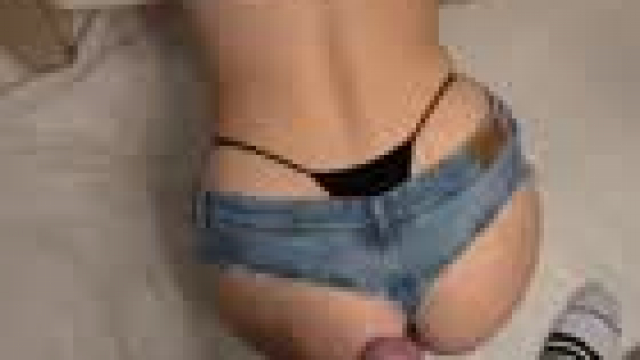 Just taking a massive load while I shake my booty! I’ll take another load now pl