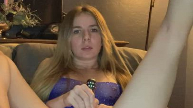 This feels so good, all I’m missing is someone to fuck me