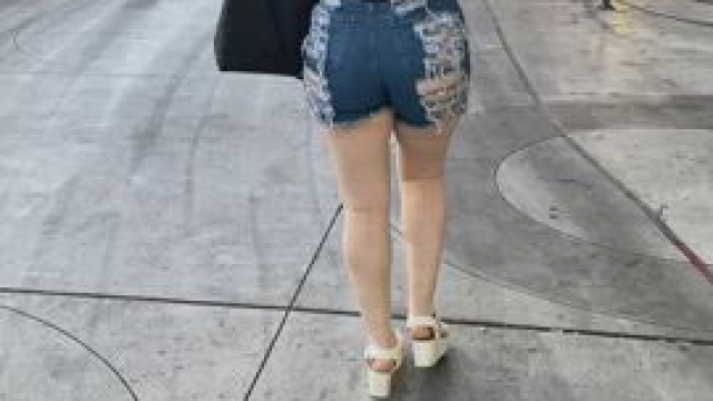 Nothing to see here, just a beautiful girl walking down the street~