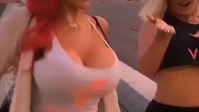 Trashy yet so sexy