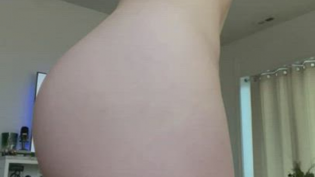 Pale and curvy [f]