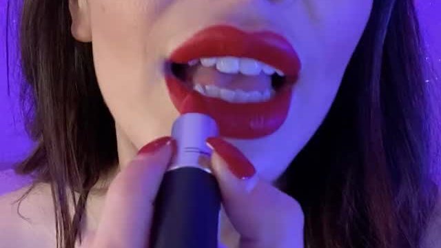 I was ready to give my man a blowjob and leaving red lipstick marks everywhere o