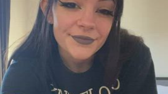 Are smaller goth girls your type or nah?