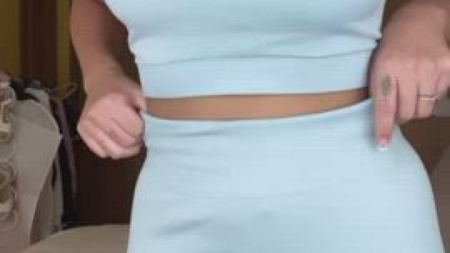 If mommy bend over infront your face, would you lick ?