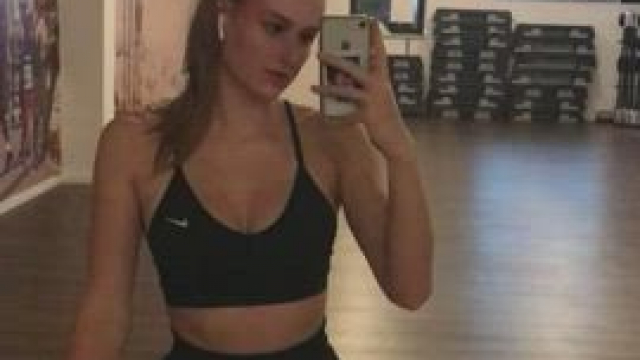 My first flash without wig, got way too horny in the gym... next to me another g