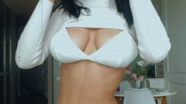 Play with my tits