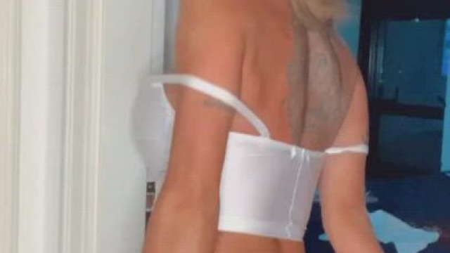Hope to help you start your week with some sexy