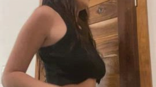 would u fukk a australian girl like me in the gym.. tell meee