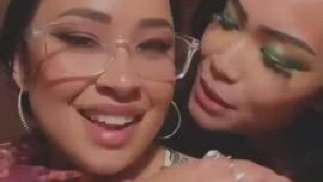 2 Asian babes kissing each other