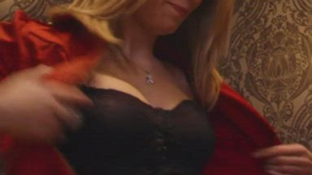 Jennifer Holland (at 21) in 