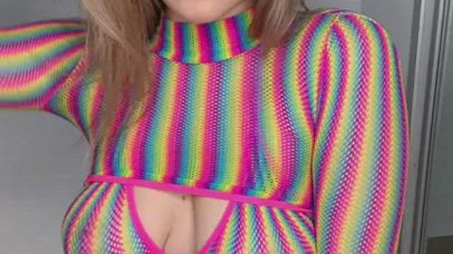 She's so hot free album below
