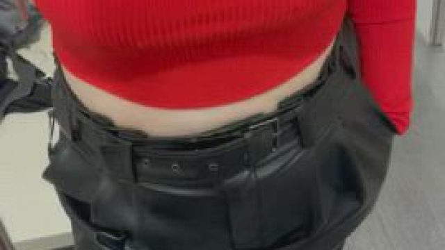 Come fuck me in the changing room