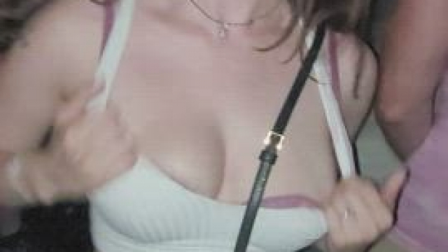 more concert titties!