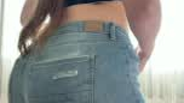 Itty Bitty Waist and a Huge Thing in Your Face