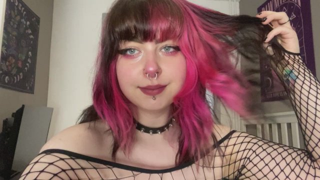 Thick girl in fishnets