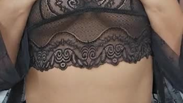 A real girl that delivers pleasure has hip cleavage